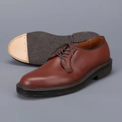 Alden plain toe blucher in brown grained leather on crepe sole