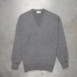 William Lockie Oxton Cashmere V-Neck Dolomite